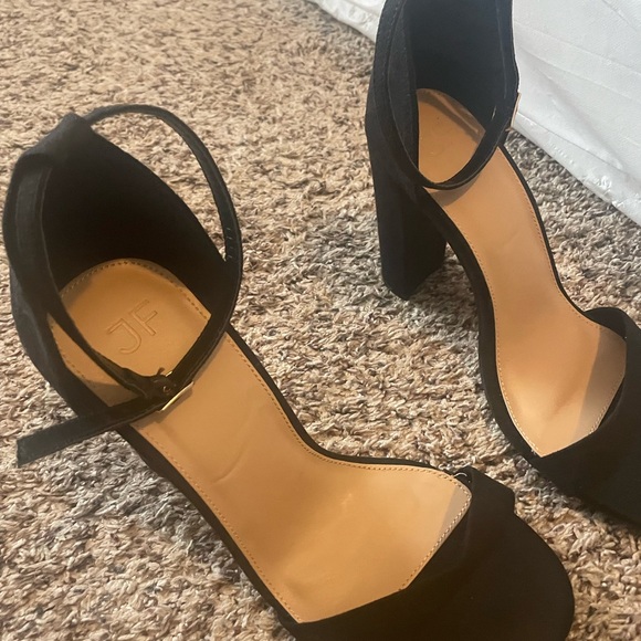 Heels - Picture 2 of 2